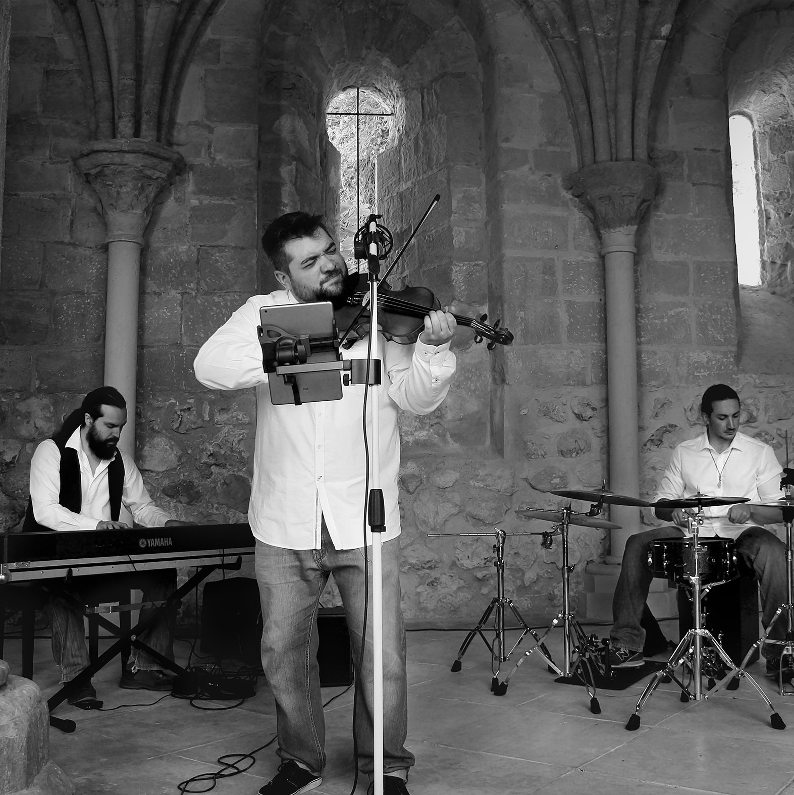 Rock Rialto en el Festival de música SANfest. Violin, piano y batería en conciertos y eventos culturales.
