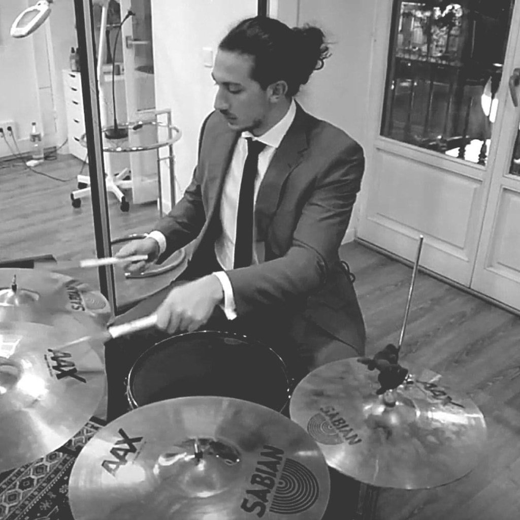 Raúl en escuela de Tatuaje Valentín Franco. Rock Rialto en estudio